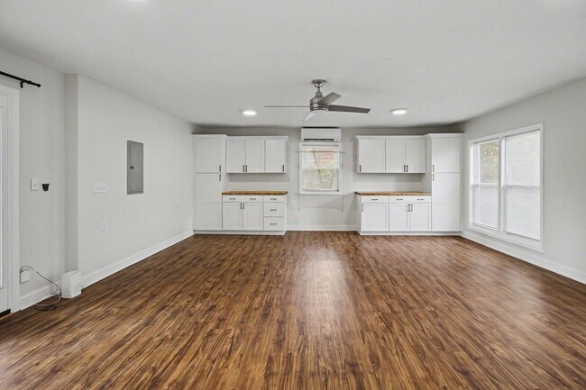 Building Photo - 415 Mountain View Rd