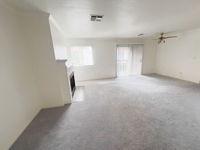 Building Photo - 2 Bed and 2 Bath Condo – Prime West Las Vegas Location!