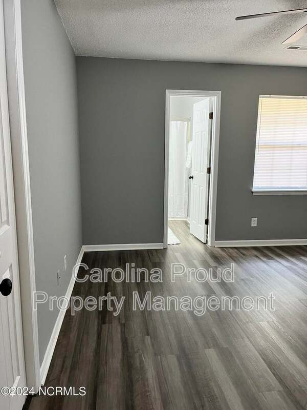 Building Photo - 1200 Peyton Cir