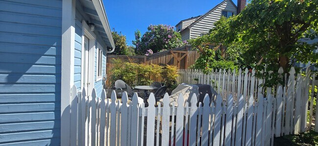 Building Photo - Furnished Listing-213 West 12th St., Port Angeles, WA 98362