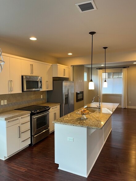 Kitchen/family room with fireplace 2nd floor - 14260 SW Compass Dr