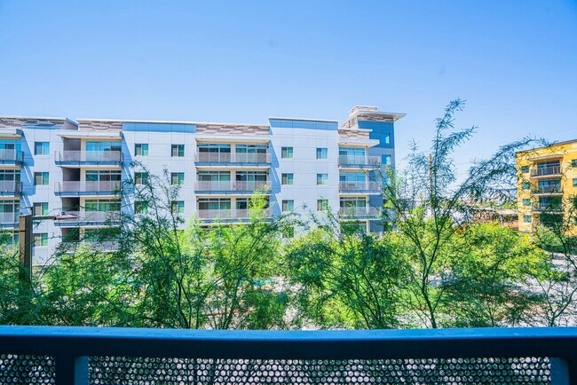 Building Photo - 913 N 3rd St