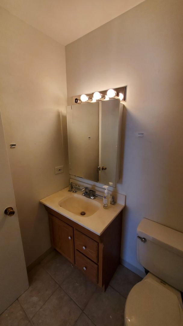 Building Photo - Tinley Park Condo