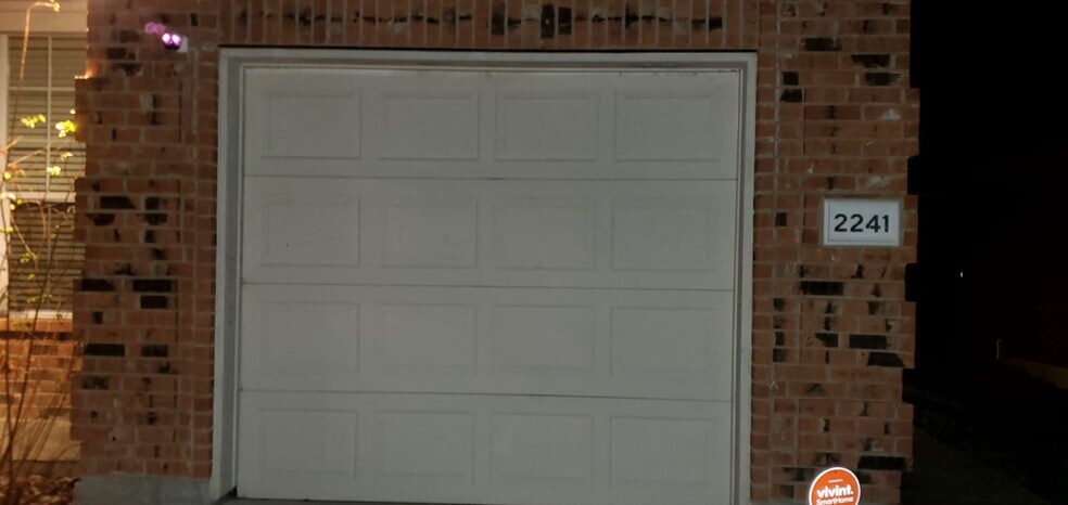 Building Photo - 2241 Stonebrook Ln