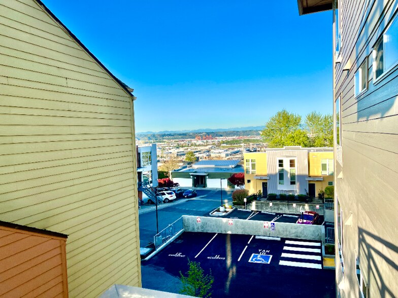 Building Photo - 2330 Yakima Ct
