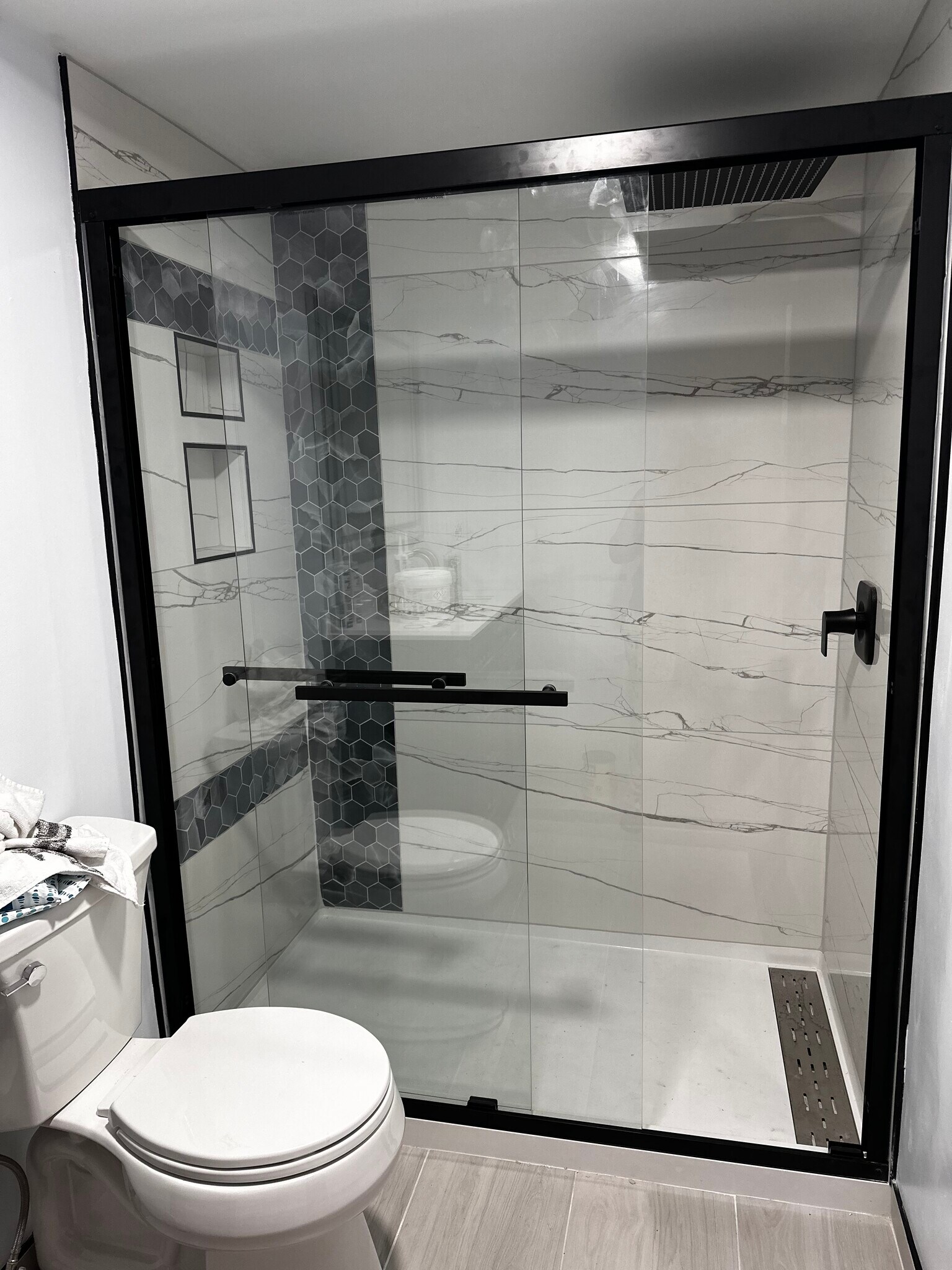 Building Photo - 423 Christopher Ave