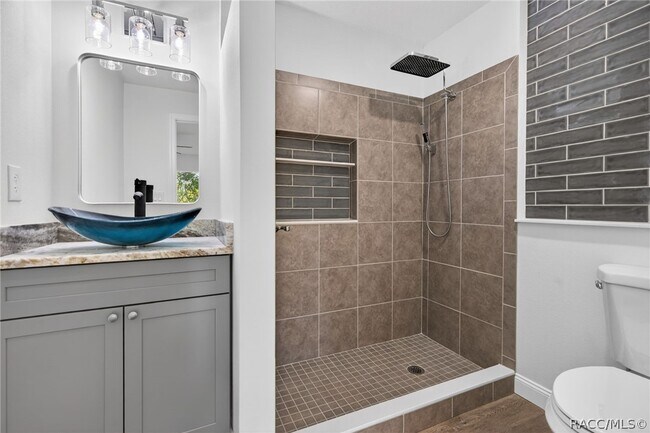 Building Photo - 618 Spruce St