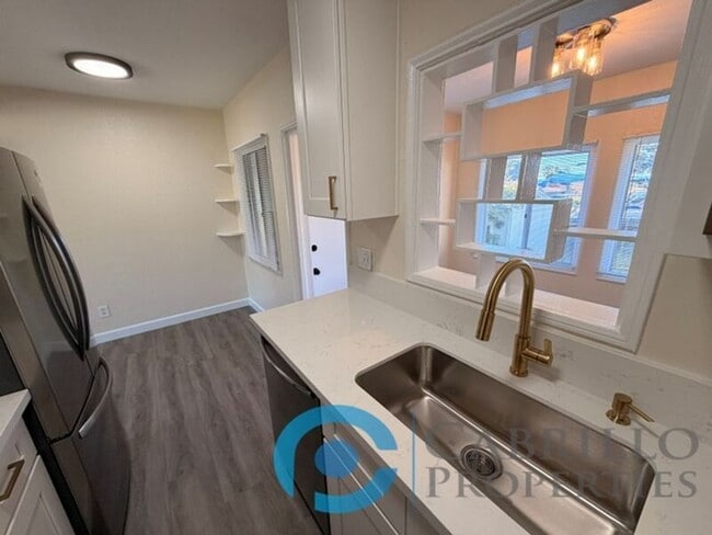 Building Photo - 2412 Chicago St