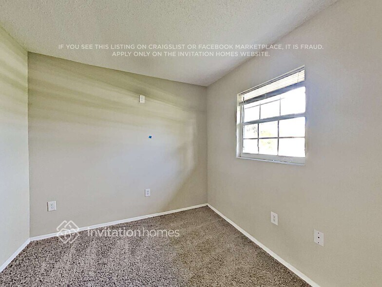 Building Photo - 13531 2nd Ave NE