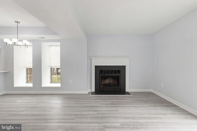 Building Photo - 2403 S Walter Reed Dr