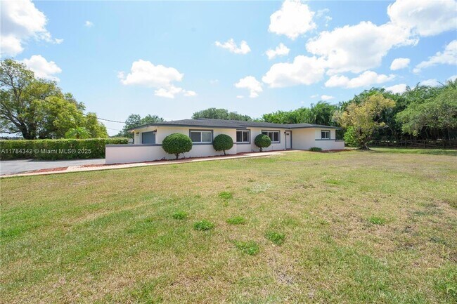Building Photo - 24595 SW 147th Ave