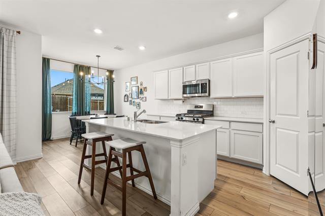 Building Photo - 1733 Lake Grove Dr