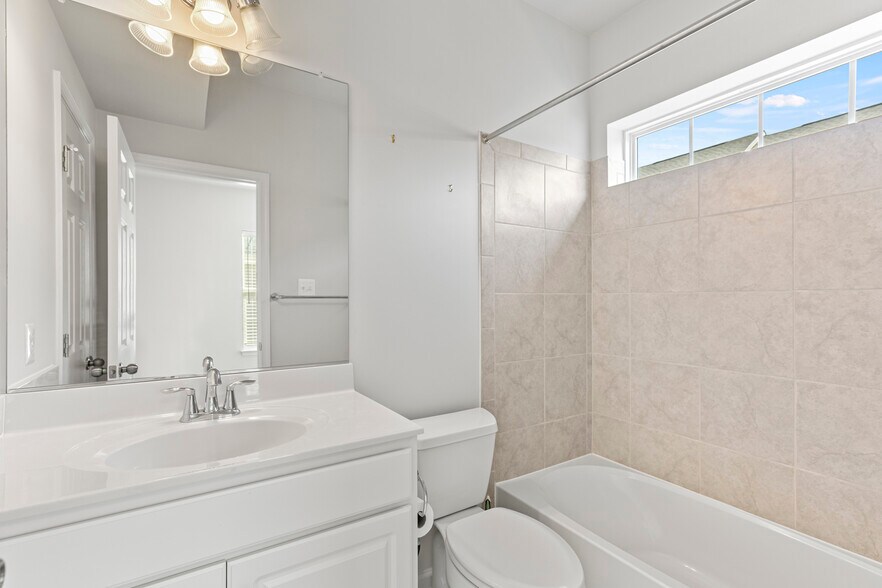 Secondary Bathroom - 7125 Rowlock Aly