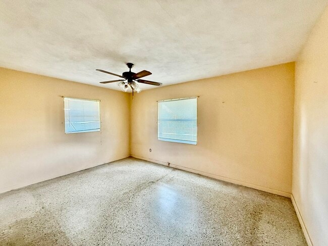 Building Photo - 1601 NE Maureen Ct