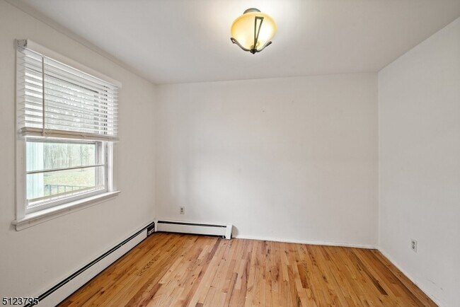 Building Photo - 480 Parkway Dr