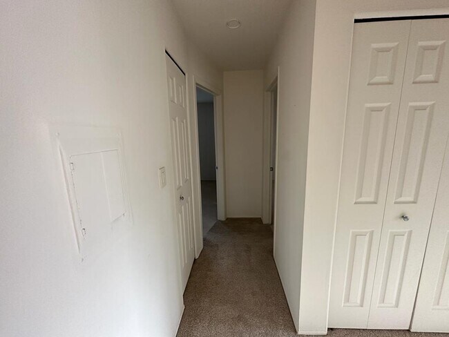 Building Photo - 1918 Axtell Dr