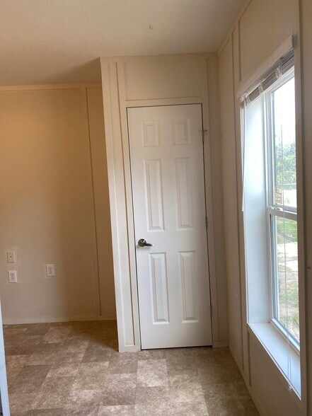 Building Photo - 17020 Meridian Blvd