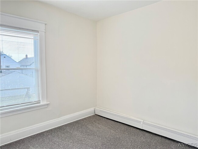 Building Photo - 420 Skillen St