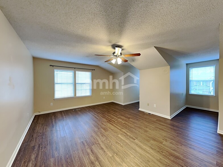 Building Photo - 4010 Logan Cir