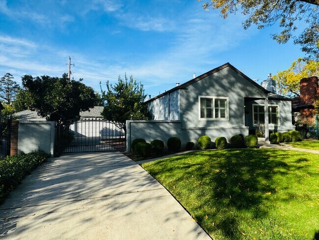 Building Photo - Charming 2 Bed, 2 Bath Home near UOP