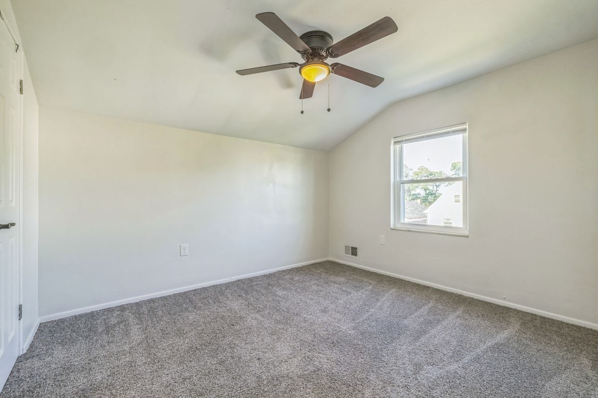 Building Photo - 1611 Alverado Ave