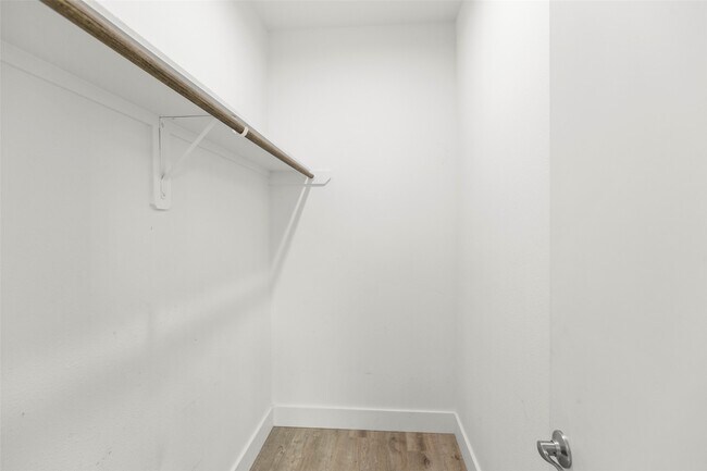 Building Photo - 2202 Wavell St