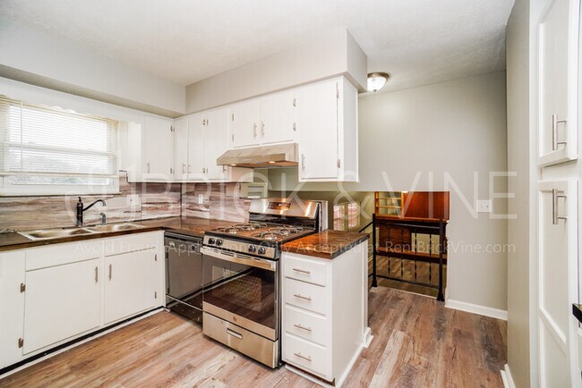 Building Photo - 1717 Demorest Rd