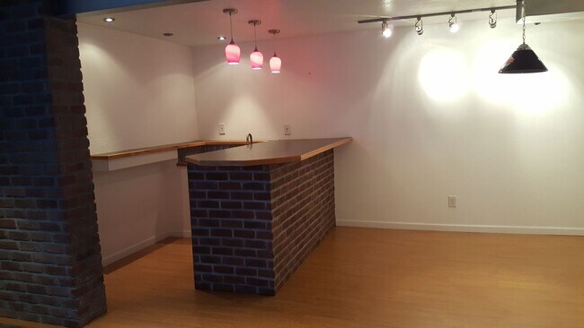 Building Photo - Spacious 3-Bed, 3-Bath Home with Finished Basement and Huge Backyard on Quiet Cul-de-Sac