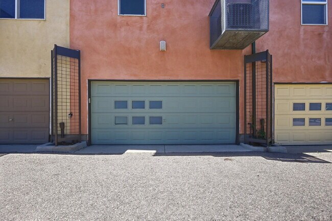 Building Photo - $2,595.95- 3 Bed, 3 Bath Townhome in Aurora with Central AC and In Unit Laundry!