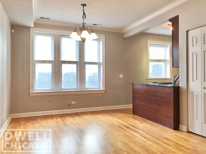 Building Photo - 521 W Belmont Ave