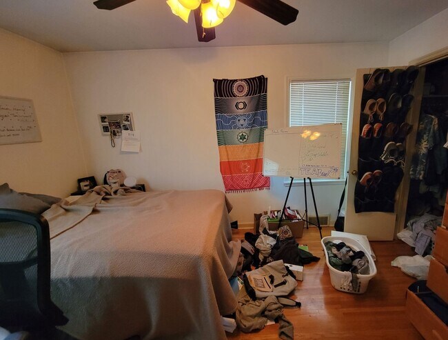 Building Photo - 3bd/2ba Mpls House with Optional 3rd Bd & ...