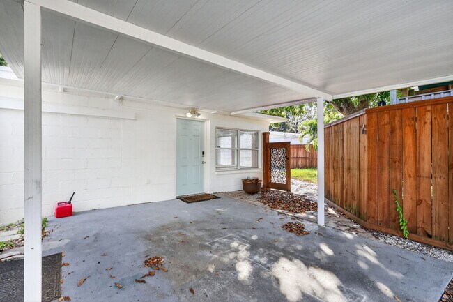 Building Photo - 541 40th Ave NE