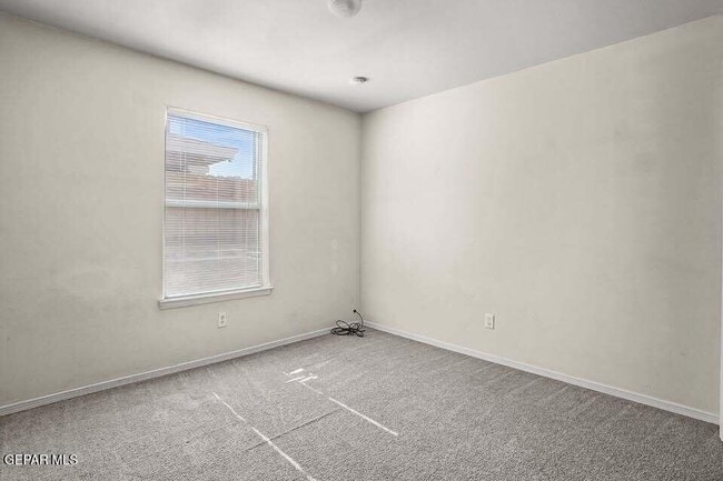 Building Photo - 5740 Saluki Dr