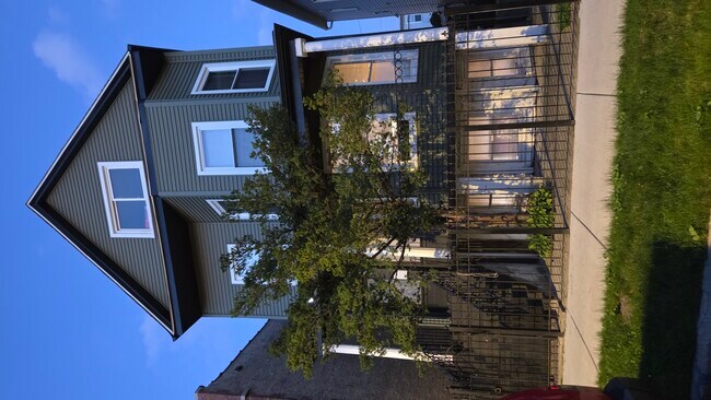 Building Photo - 3049 N Avers Ave