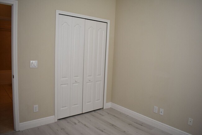 Building Photo - 5060 Creekside Park Ave