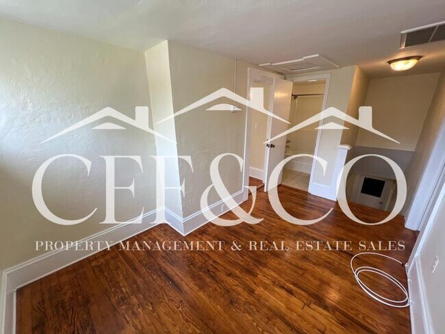 Building Photo - 2446 Wallace Ave