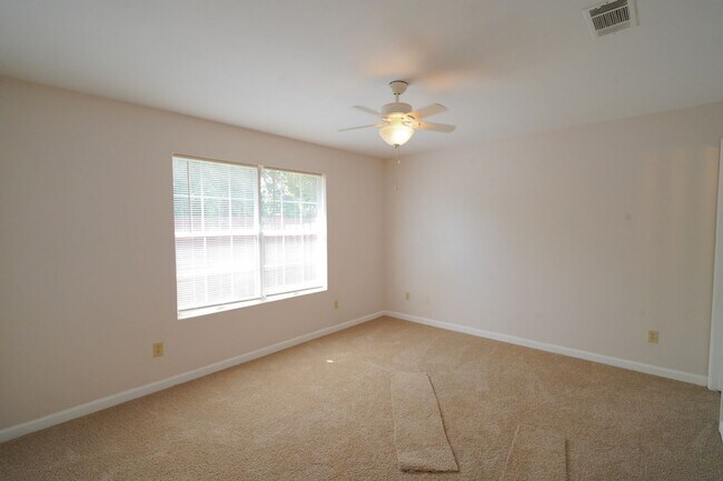 Building Photo - 3178 N Ridge Rd