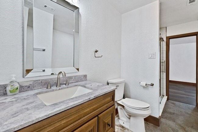 Building Photo - 324 Rolling Oaks Ridge