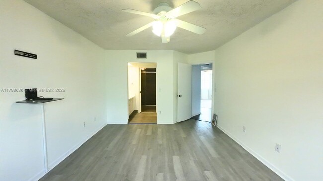 Building Photo - 2518 SE 20th Pl