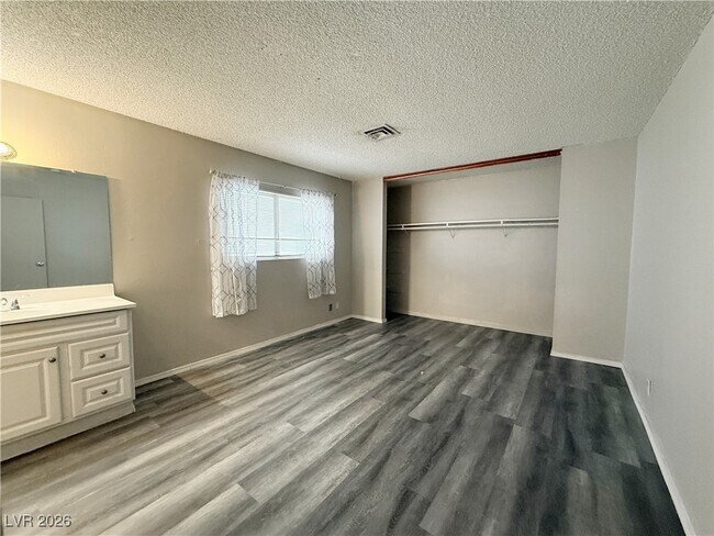 Building Photo - 5206 Golden Ln