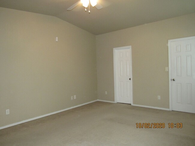 Building Photo - Great Eastside Home!