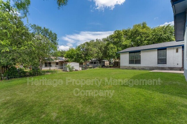 Building Photo - 2526 Town Briar St