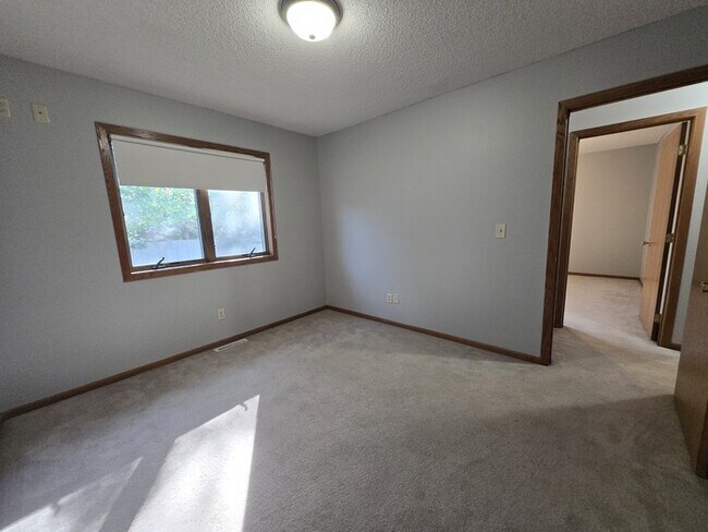 Building Photo - 5038 W Elm Ct