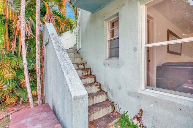 Building Photo - 1523 Dewey St