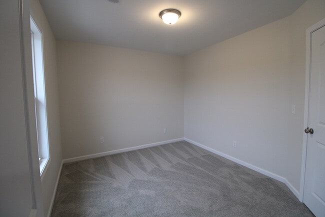 Building Photo - 578 Brushwood Dr