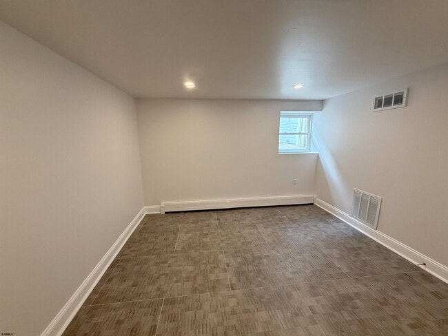 Building Photo - 102 S Raleigh Ave