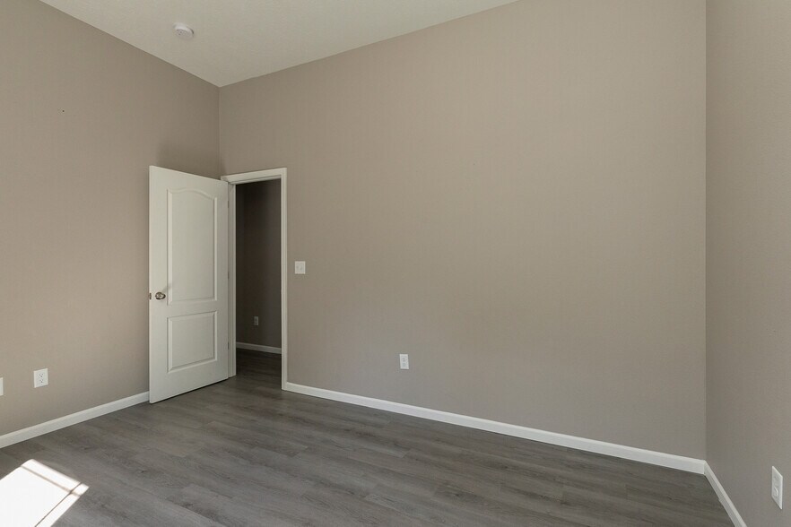 Building Photo - 281 Kelsi Ln