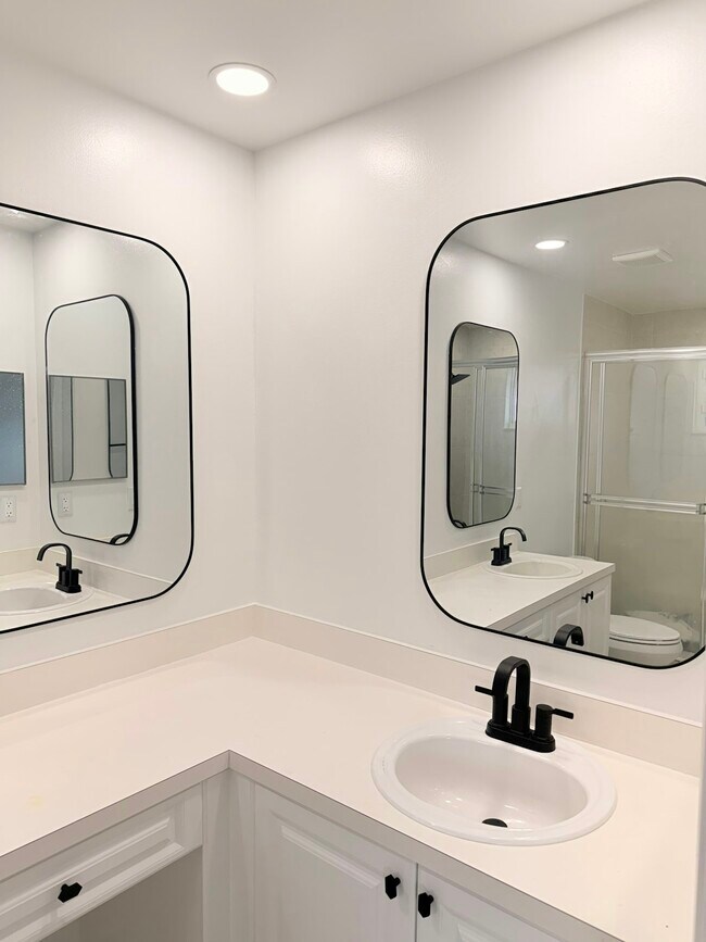 Building Photo - 3102 Coral Ridge Dr