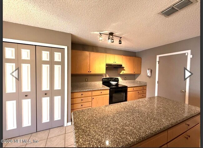 Building Photo - 6874 Playpark Trail W