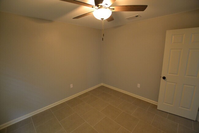 Building Photo - Must See!  Newly remodeled, 3 bdroom, 1.5 bath home in Mayfair North Subdivision